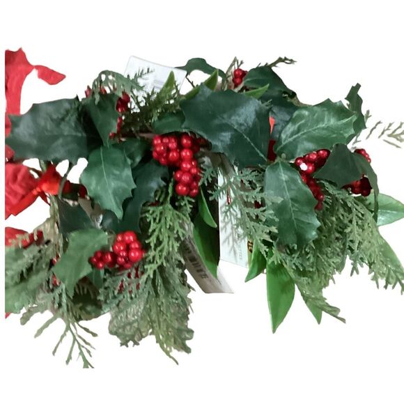 Poinsettia Petals Christmas Holiday Table Runner with 15 Poinsettia and Mistleto - Picture 6 of 13